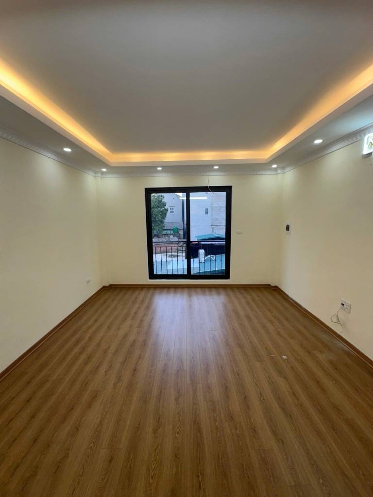 Bán Nhà Cổ Linh, Long Biên 33m2, 5T giá 6,55 tỷ (phía trước thoáng sáng)